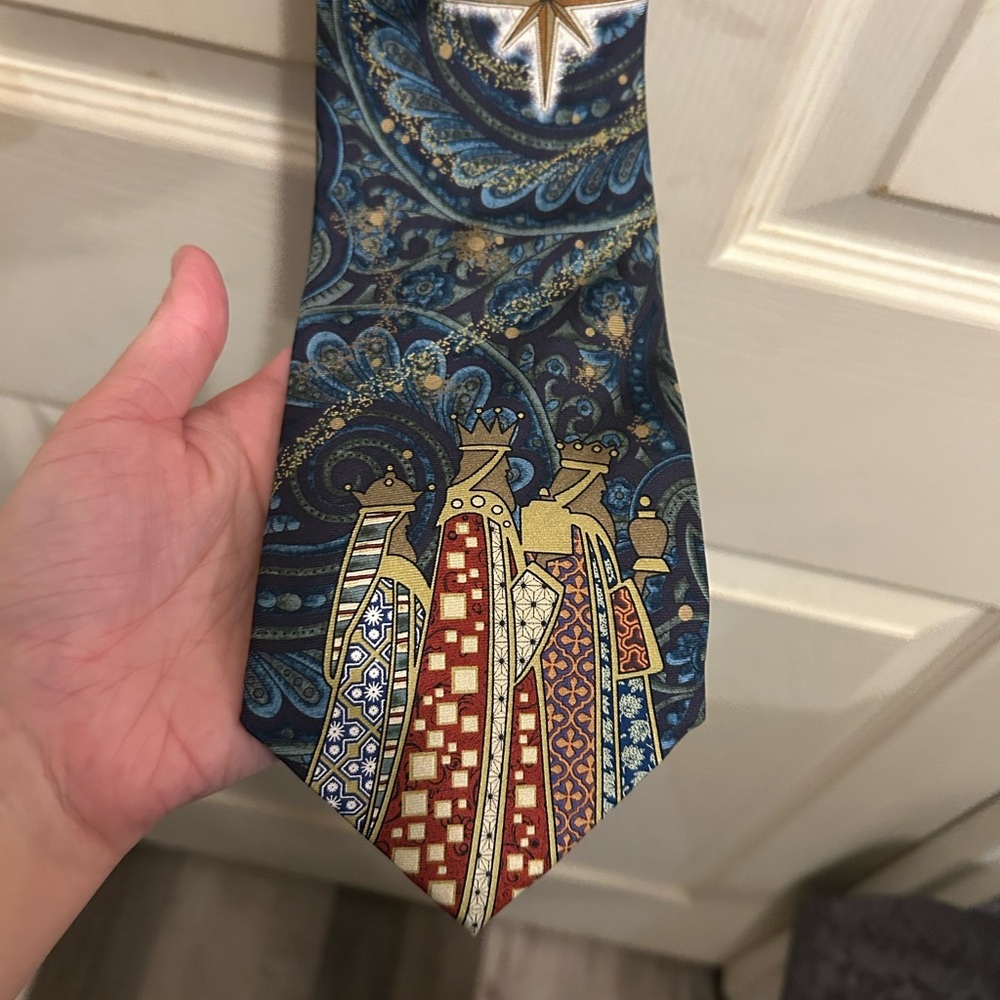 Eagles Wings Three Wise Men Paisley Patterned Tie in Blue and Red - Picture 2 of 6
